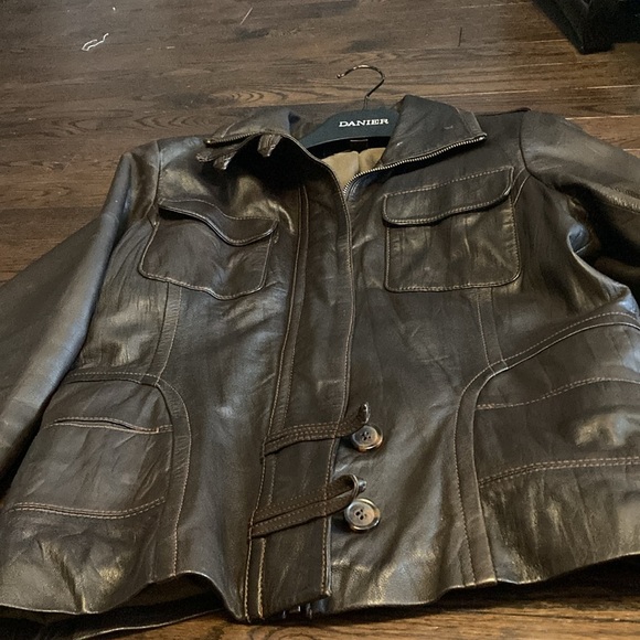 Danier Leather jacket beautiful soft leather dark brown size medium - Picture 11 of 11